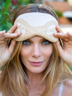 100% Seide Schlafmaske MARJOLIE No. 7 Calais Spitze Marjolaine -Marlies Dekkers Verkaufsgeschäft augenmaske seide marjolie sable nude 3mar0701 1865 marjolaine