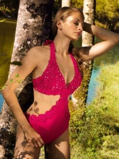 Makramee Bügel Badeanzug CHACHA Von Nicole Olivier 12 Makramee Bügel Badeanzug CHACHA Von Nicole Olivier -Marlies Dekkers Verkaufsgeschäft badeanzug makramee chacha fuchsia nicole olivier 1 7 1