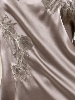 Seta Superior Seidentop ESTREMO Von Cotton Club 21 Seta Superior Seidentop ESTREMO Von Cotton Club -Marlies Dekkers Verkaufsgeschäft farbfeld seide spitze taupe seta superior cotton club 2 1