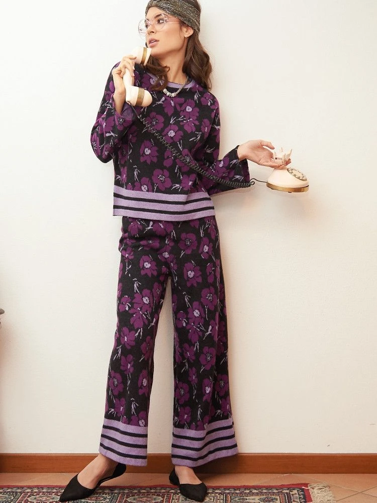 Freizeitanzug Kuschel Cotton LILA BLUMEN Zwei-teilig Von Fiori Di Chiara 4 Freizeitanzug Kuschel Cotton LILA BLUMEN Zwei-teilig Von Fiori Di Chiara – Bild 2