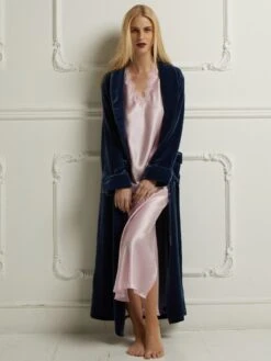 Seide-Viscose Samt Morgenmantel Lang DANIELA Uni Von Vivis -Marlies Dekkers Verkaufsgeschäft kimono seidensamt daniela dunkelblau vivis 1 1