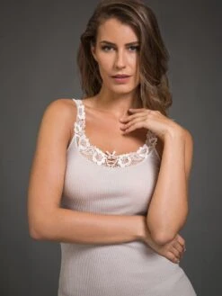 Merinowolle-Seide TRÄGER-TOP Mit Spitze Von Artimaglia -Marlies Dekkers Verkaufsgeschäft merino wolle seide top 67601 glassa natur artimaglia 1