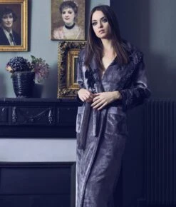 Warmer Hausmantel FREDA Lang Von Marjolaine 12 Warmer Hausmantel FREDA Lang Von Marjolaine -Marlies Dekkers Verkaufsgeschäft morgenmantel freda dunkelgrau fre2401 5404 marjolaine 1 1 1