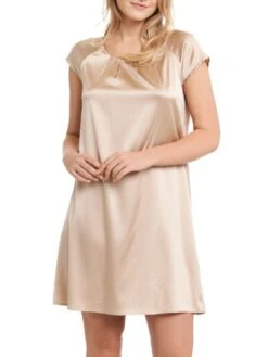 Seide Kurzarm Nachtkleid SEDUZIONE DI SETA Von Gattina 25 Seide Kurzarm Nachtkleid SEDUZIONE DI SETA Von Gattina -Marlies Dekkers Verkaufsgeschäft nachtkleid seide gold nude 381423 seduzione di seta gattina