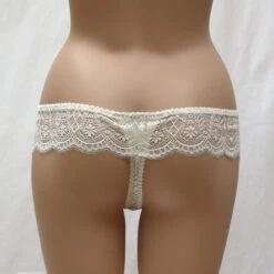 Satin G-String WHITE Les Jupons De Tess -Marlies Dekkers Verkaufsgeschäft satin string sof2001 les jupons de tess rueckseite