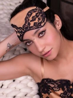 100% Seide Schlafmaske MARJOLIE No. 7 Marjolaine -Marlies Dekkers Verkaufsgeschäft schlafbrille seide caramell schwarz marjolie 3mar0701 marjolaine 2 1 1