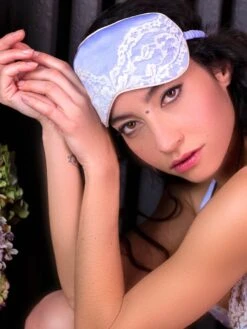 100% Seide Schlafmaske MARJOLIE No. 7 Calais Spitze Marjolaine -Marlies Dekkers Verkaufsgeschäft schlafbrille seide lavendel marjolie 3mar0701 marjolaine