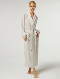 Seide-Viscose Samt Morgenmantel Lang DANIELA Elegant Von Vivis 24 Seide-Viscose Samt Morgenmantel Lang DANIELA Elegant Von Vivis -Marlies Dekkers Verkaufsgeschäft seidensamt morgenmantel lang v00039 daniela silber vivis 2 1 1 1