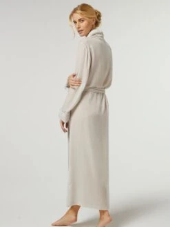 Seide-Viscose Samt Morgenmantel Lang DANIELA Elegant Von Vivis 25 Seide-Viscose Samt Morgenmantel Lang DANIELA Elegant Von Vivis -Marlies Dekkers Verkaufsgeschäft seidensamt morgenmantel lang v00039 daniela silber vivis 1 1 1