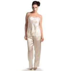 Seiden-Longtop JARDIN Mit Spitze Von Marjolaine 22 Seiden-Longtop JARDIN Mit Spitze Von Marjolaine -Marlies Dekkers Verkaufsgeschäft seidentop jardin mit pyjamahose champagner weiss marjolaine 1 1 1 1 1