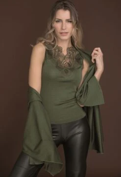 Merinowolle-Seide STOLA Schultertuch Von Artimaglia 30 Merinowolle-Seide STOLA Schultertuch Von Artimaglia -Marlies Dekkers Verkaufsgeschäft stola wolle seide kaki 28600 artimaglia 2 1 1