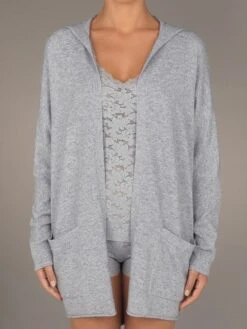 Wolle Kaschmir Kapuzen-Cardigan GRACE 96 Von Pain De Sucre Suggest -Marlies Dekkers Verkaufsgeschäft strickjacke grace grau suggest by pain de sucre