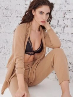 Strickjacke CARDIGAN SOFT Wolle-Mix Von Ritratti 12 Strickjacke CARDIGAN SOFT Wolle-Mix Von Ritratti -Marlies Dekkers Verkaufsgeschäft strickjacke soft biscotto 72921 ritratti 3 7