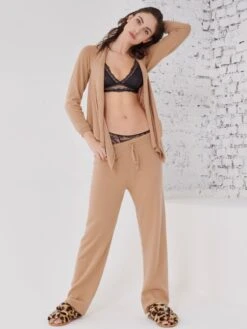 Strickjacke CARDIGAN SOFT Wolle-Mix Von Ritratti 17 Strickjacke CARDIGAN SOFT Wolle-Mix Von Ritratti -Marlies Dekkers Verkaufsgeschäft strickjacke soft biscotto 72921 ritratti 4 7