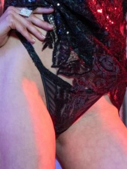 Pailletten String ETIENNE Von RCrescentini Notre Dame 7 Pailletten String ETIENNE Von RCrescentini Notre Dame -Marlies Dekkers Verkaufsgeschäft string etienne pailletten schwarz notredame rcrescentini 3